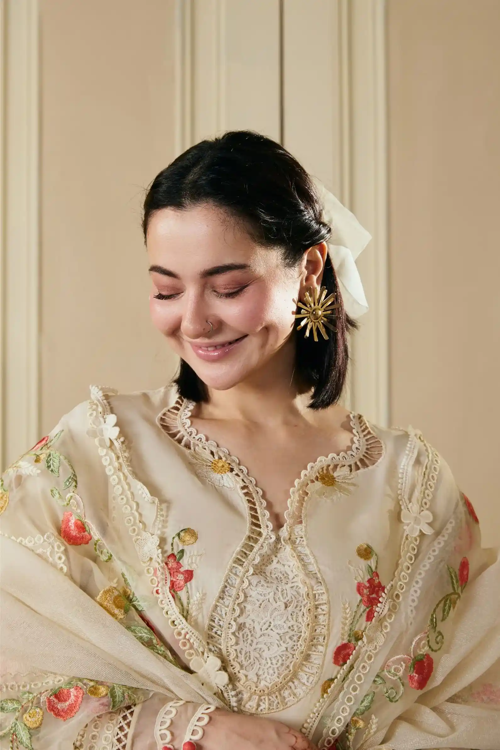 Maryam Hussain - 3PC Lawn Embroidered Shirt With Organza Embroidered Dupatta and Trouser - BFB0826 - Image 4